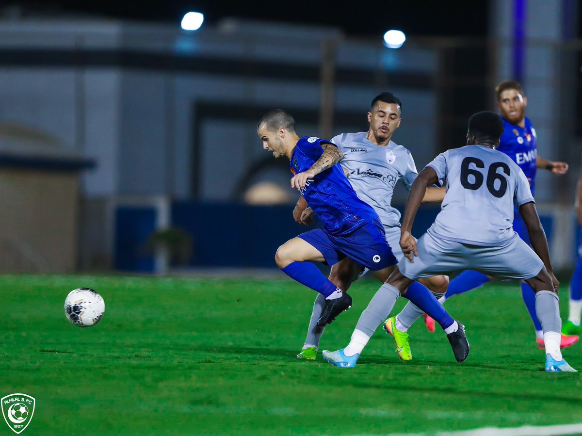 كم رواتب لاعبين الهلال 1443