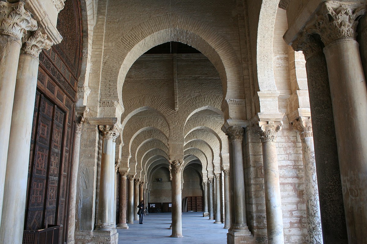 أسس مدينة القيروان وجعلها قاعدة لنشر الإسلام