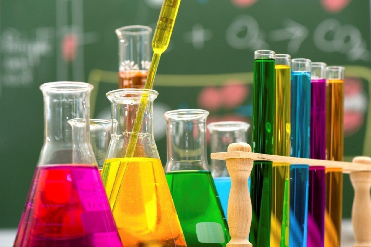 من خصائص القواعد