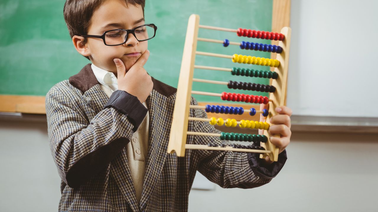 وحدة الحساب والمنطق توجد داخل ( تم الإجابة)