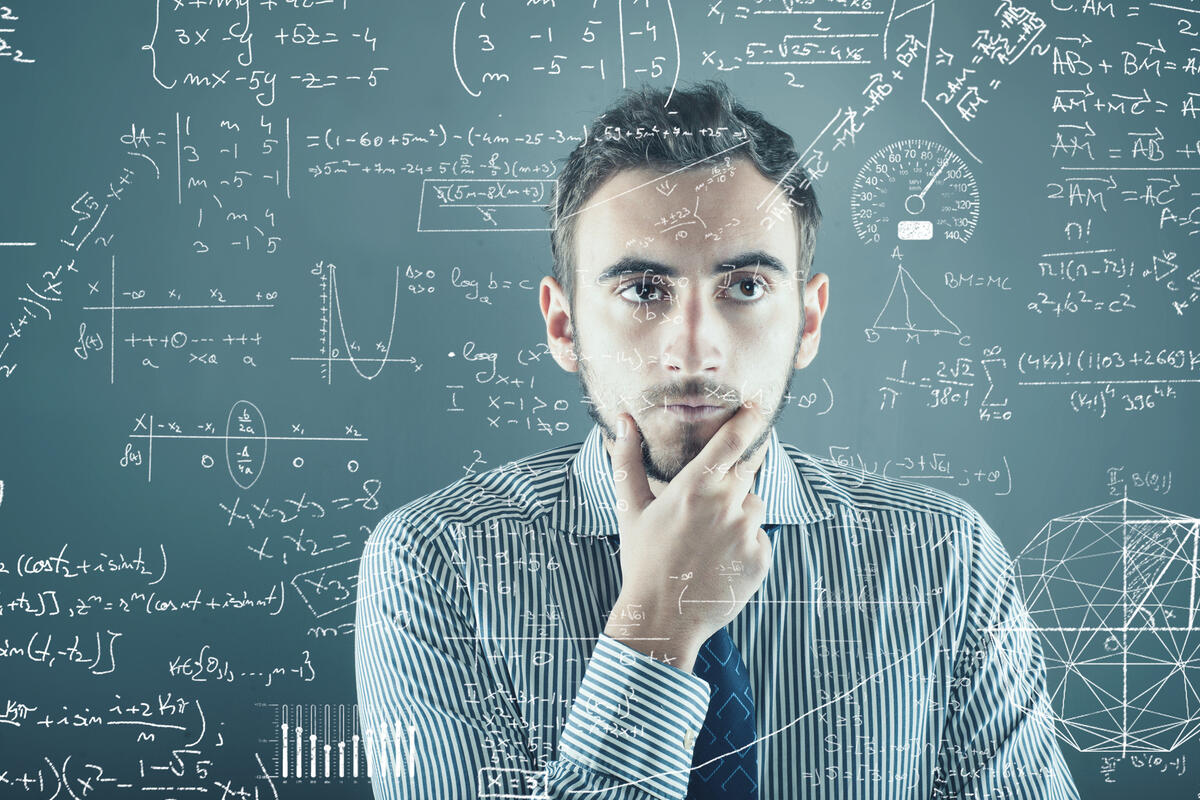 الخوارزمية هي قائمه من التعليمات يتم اتباعها لحل مشكله معينه خطوه بخطوه