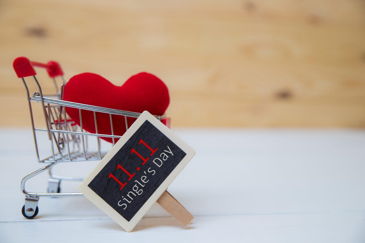 عروض يوم العزاب 2024 في السعودية العروض الجديدة