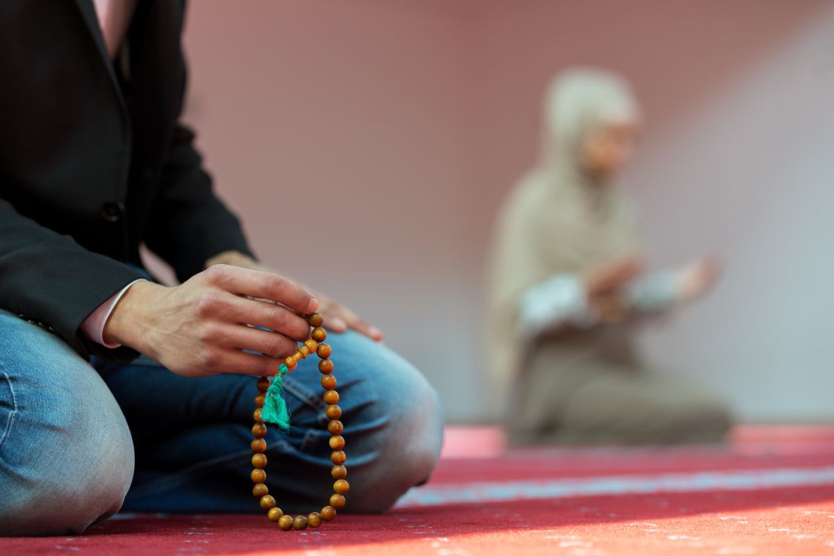 معنى يعبدون في قوله وما خلقت الجن والانس الا ليعبدون