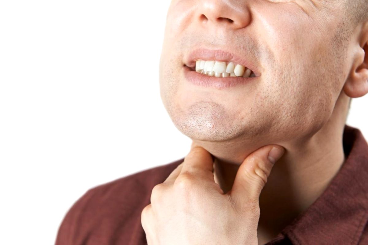 هل التهاب الحنجرة يسبب ضيق تنفس