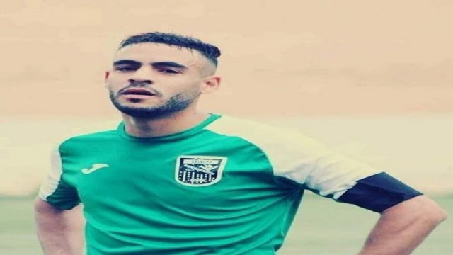 تفاصيل وفاة اللاعب الجزائرى سفيان لوكار فى الملعب..