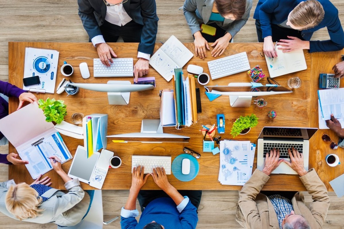 من مصادر البحث عن الوظيفة المؤسسات والمحلات الصغيرة