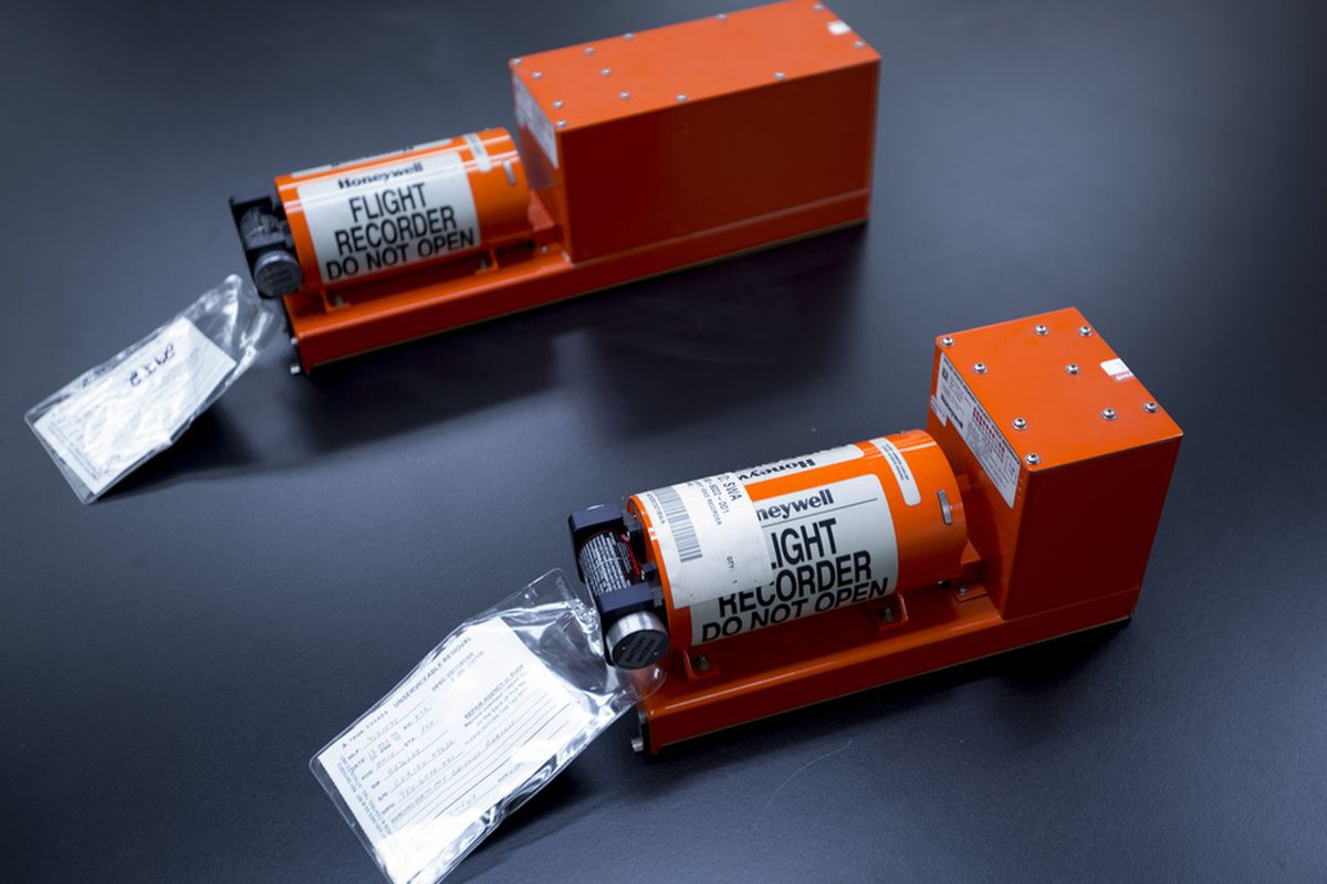 الصندوق الاسود هو جهاز تسجيل خاص بحركه