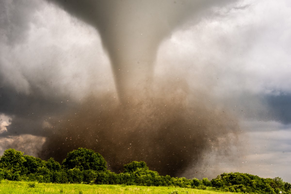 هل الاعصار من علامات الساعة