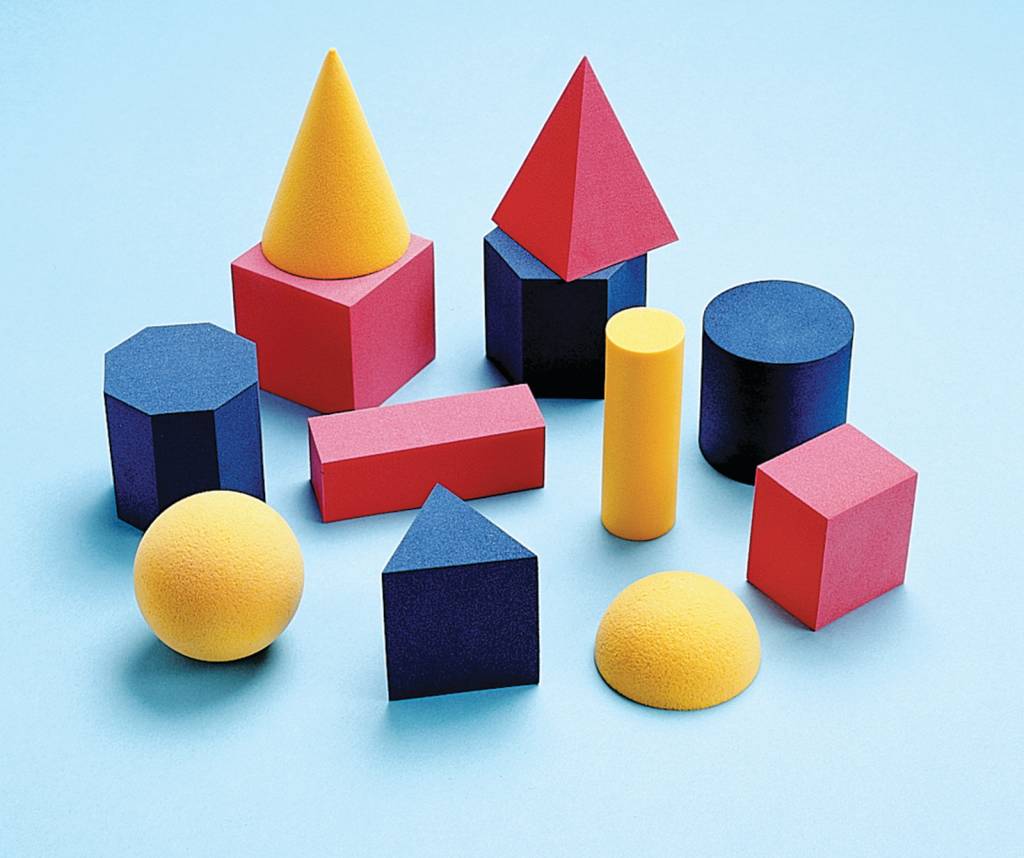 المجسم من بين الأشكال التالية هو