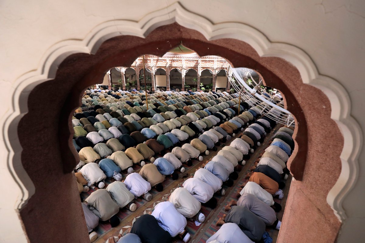 اين يصلي الشيخ ناصر القطامي