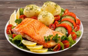 سمك السلمون مع الخضار سمك السلمون مع الخضار