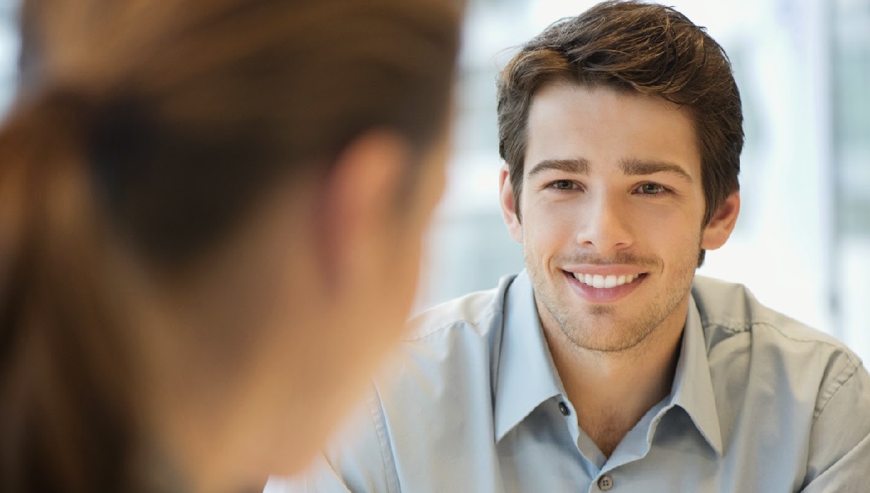 مراقبة الرجل للمرأة ماذا تعني؟