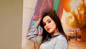 كم عمر خلود المقرحي وما هي علاقتها بأبوهشيمة ؟