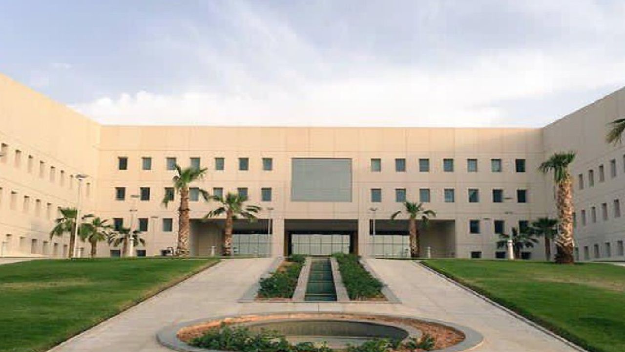 كم رسوم جامعة الاعمال والتكنولوجيا 2024