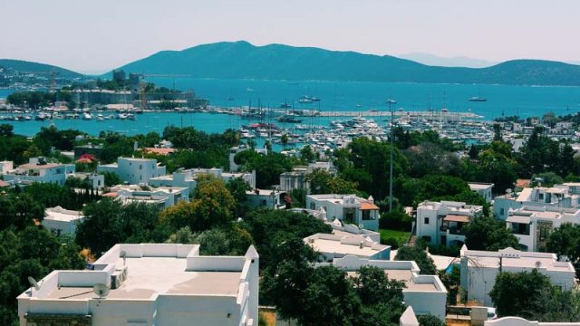 كم تبعد بودروم عن اسطنبول