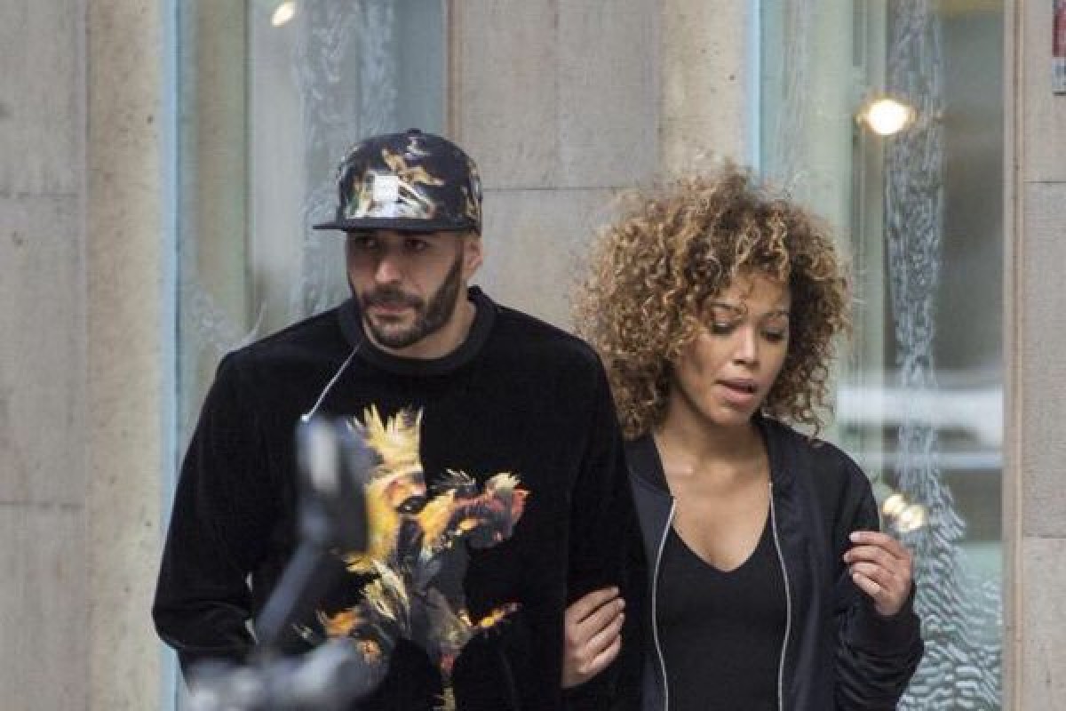 من هي زوجة كريم بنزيما ؟