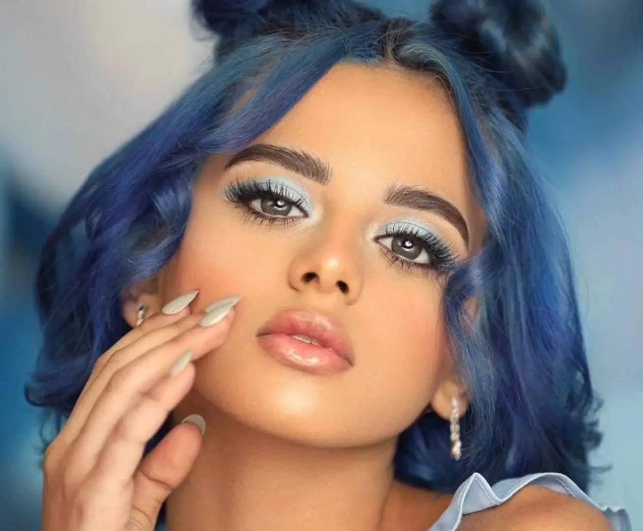 كم عمر لجين حسن