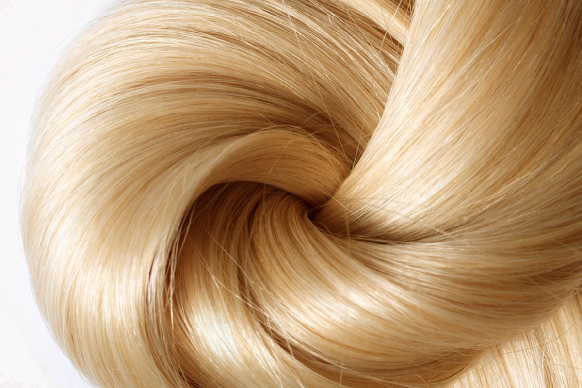 تفسير حلم صبغ الشعر أصفر في المنام للعزباء