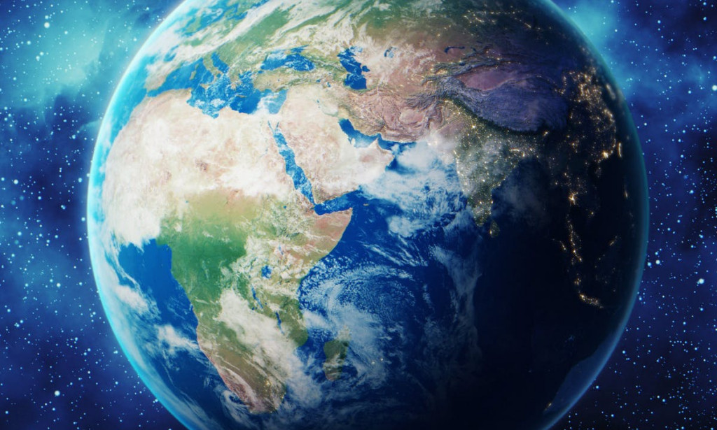 من أول من حاول قياس محيط الكرة الأرضية