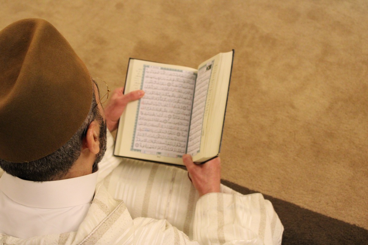 هل يجوز قراءة القرآن بدون وضوء