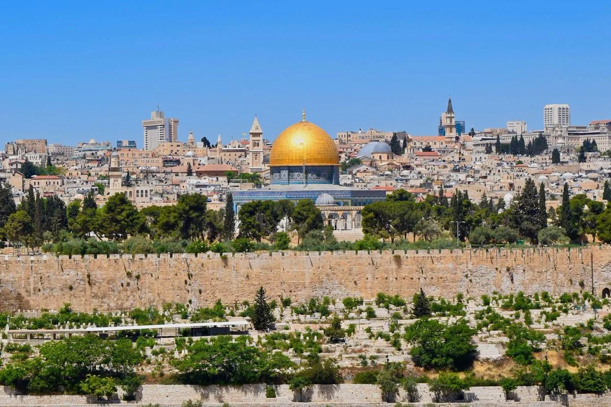 اعطى الخليفه عمر بن الخطاب الامان لاهل بيت المقدس