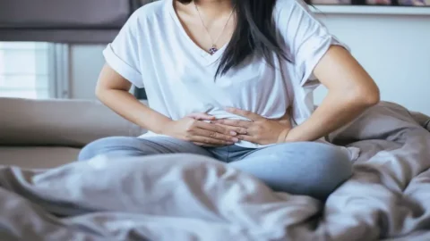 ألم في الجانب الأيسر من الخصر عند النساء