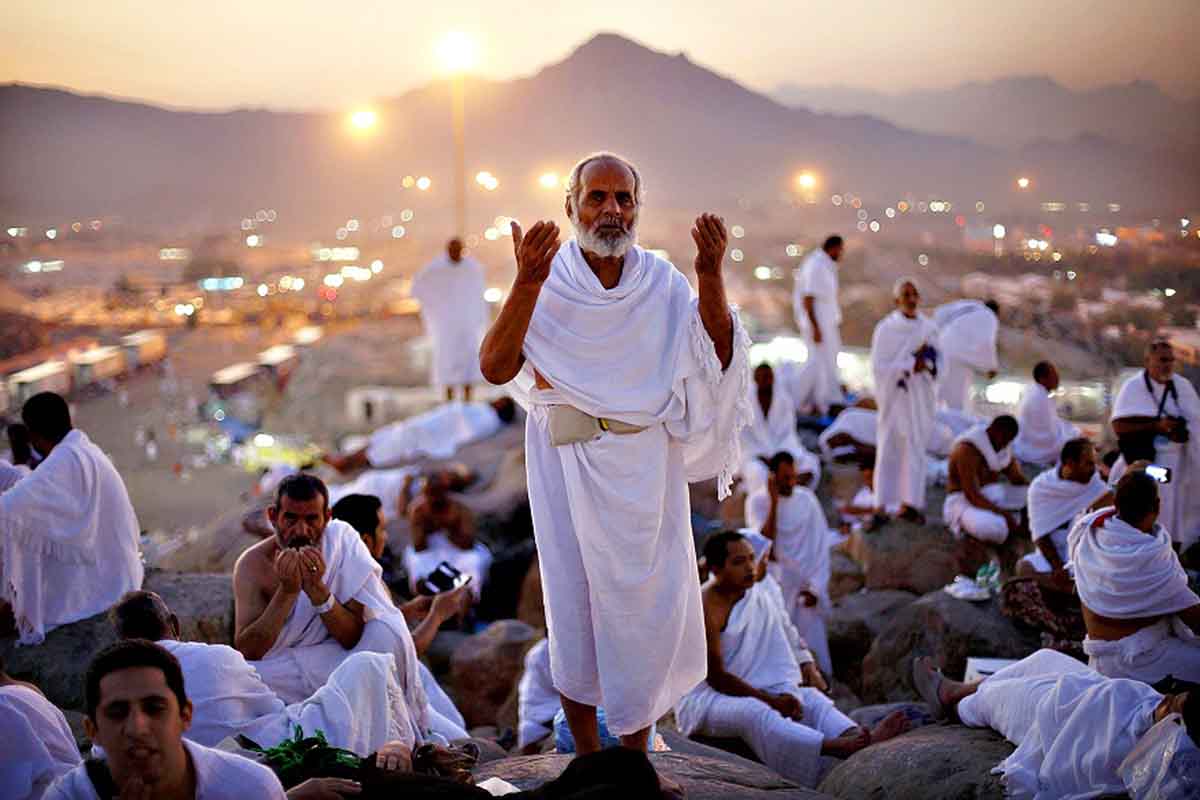 هل يجوز لبس ملابس داخلية تحت الإحرام