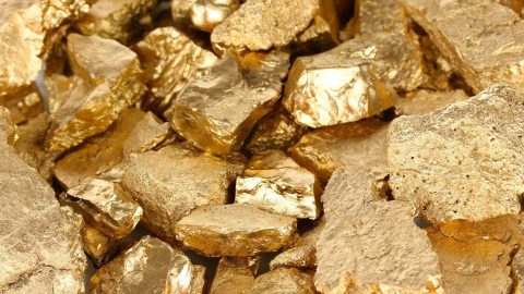 أسباب تغير لون الذهب