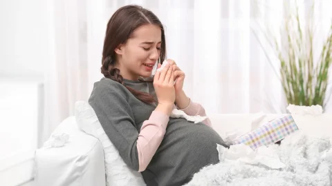 هل الضيق والبكاء من علامات الحمل