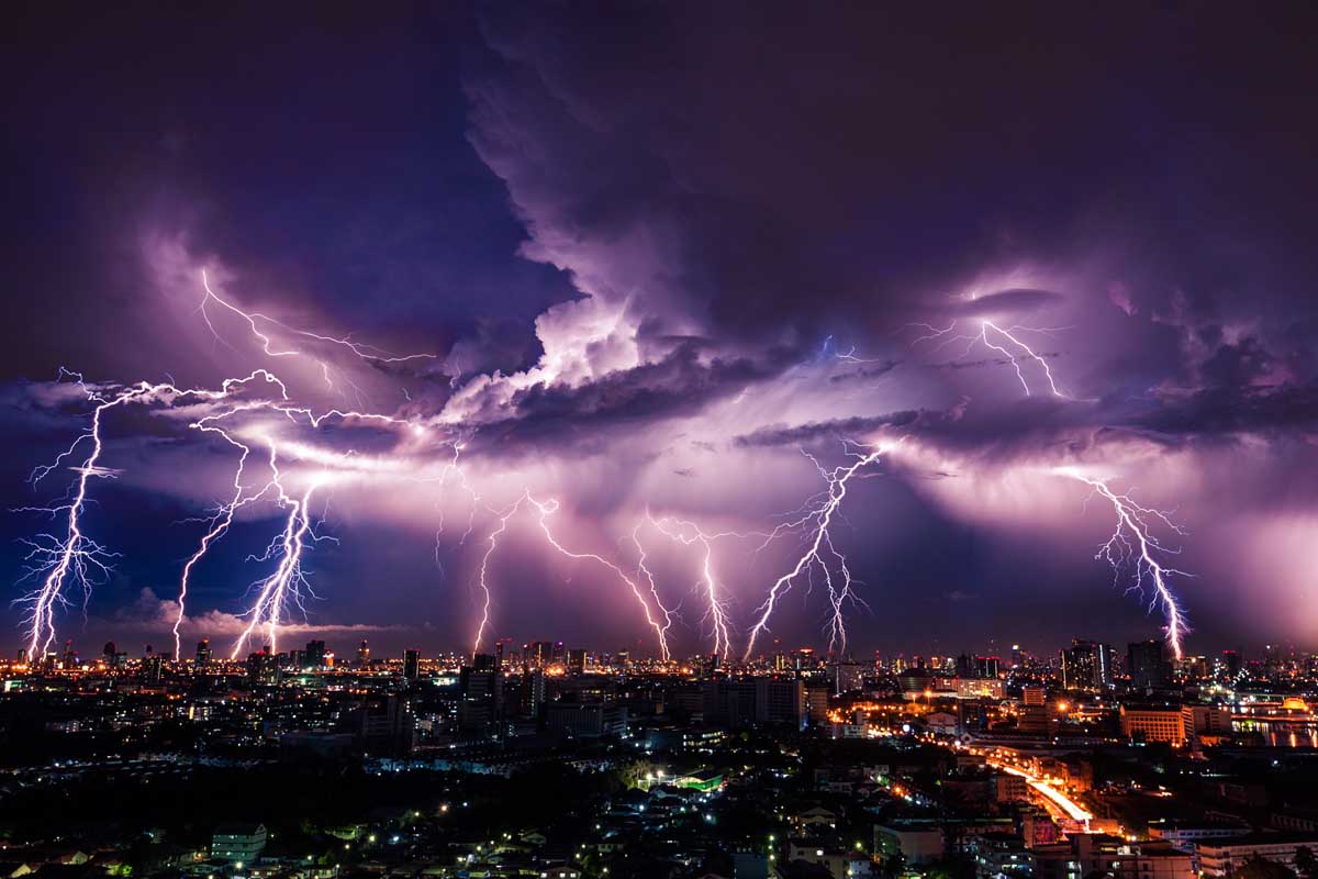 الفرق بين الصاعقة والبرق