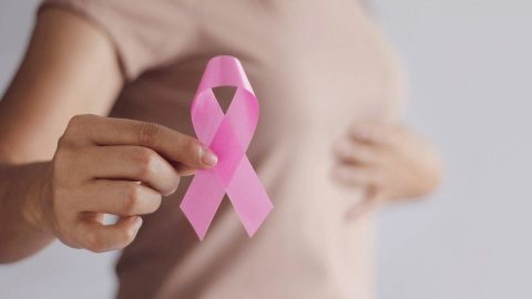 ما هي الأعراض المبكرة لسرطان الثدي