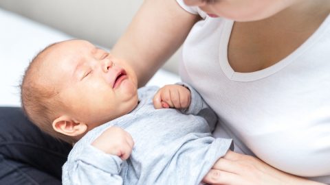 علاج القولون عند الأطفال حديثي الولادة