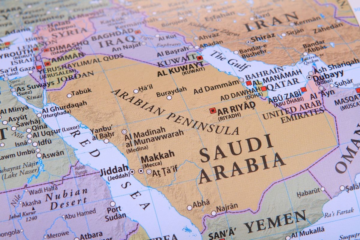 تقع أجزاء واسعة من المملكة العربية السعودية ضمن