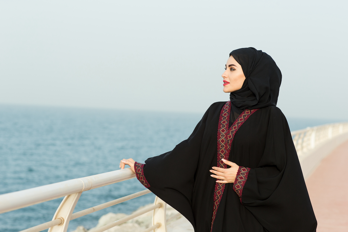 ما هو تفسير خياطة العباية في المنام المعنى الصحيح للحلم