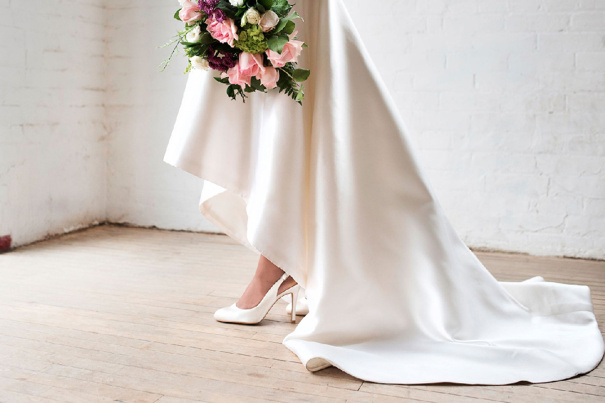 تفسير حلم واحده لابسه فستان ابيض