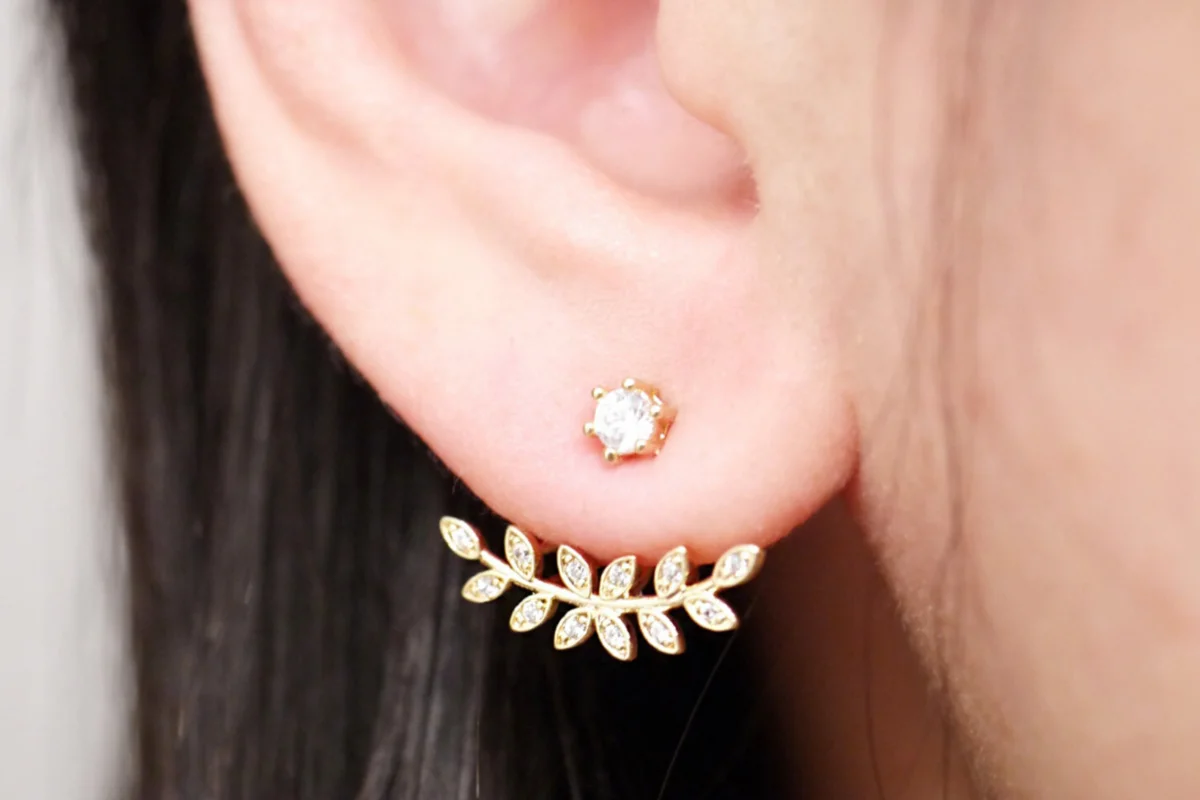 حلق الأذن في المنام