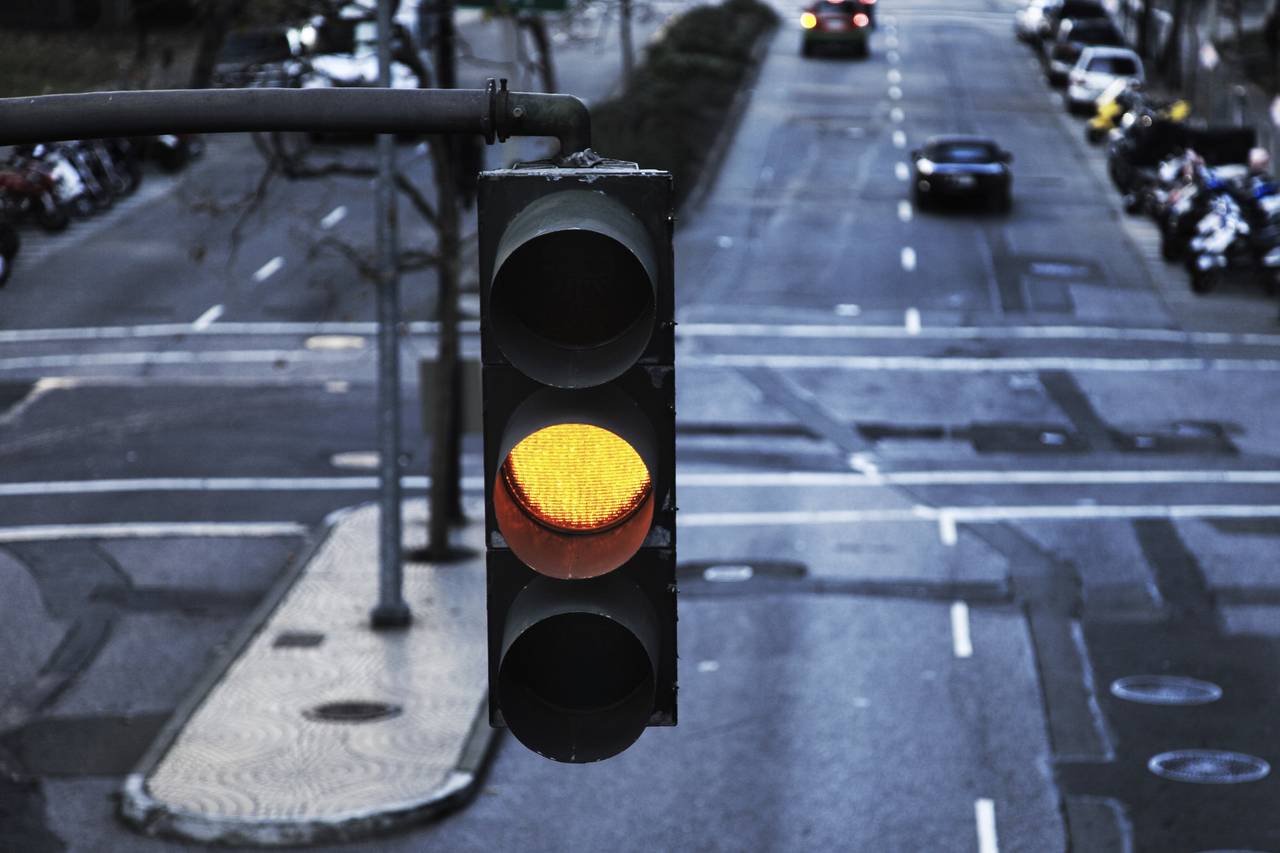 قيمة مخالفة قطع الإشارة الصفراء ساهر 2024-1445