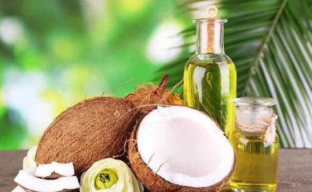 تجربتي مع زيت النارجيل لتطويل الشعر وطريقة استخدامه وبدائله الطبيعية