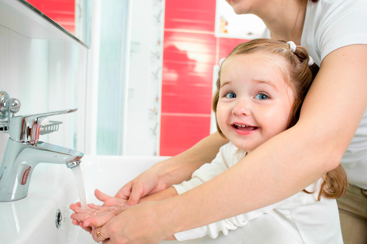 عادات صحية يجب تعليمها الاطفال وأهم النصائح للتعامل مع الطفل