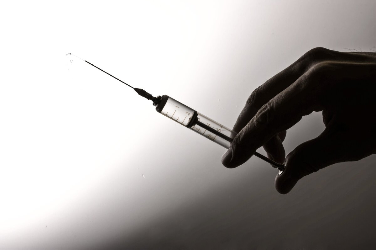 تفسير الابرة الطبية في المنام للعزباء ومعناه لابن سيرين في الخير والشر