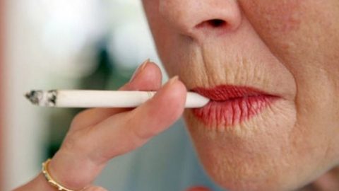 كيفية ازالة اثار التدخين من الشفايف والحفاظ على صحة الشفايف