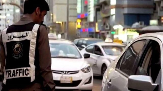 كم تبلغ غرامة تعطيل حركة المرور في السعودية حسب نظام المرور وكيفية دفعها عبر منصة أبشر