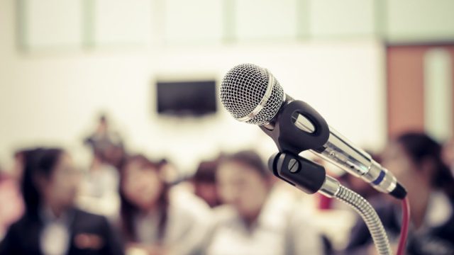 مقدمة إذاعية مدرسية جاهزة مميزة ومناسبة لأي محطة إذاعية