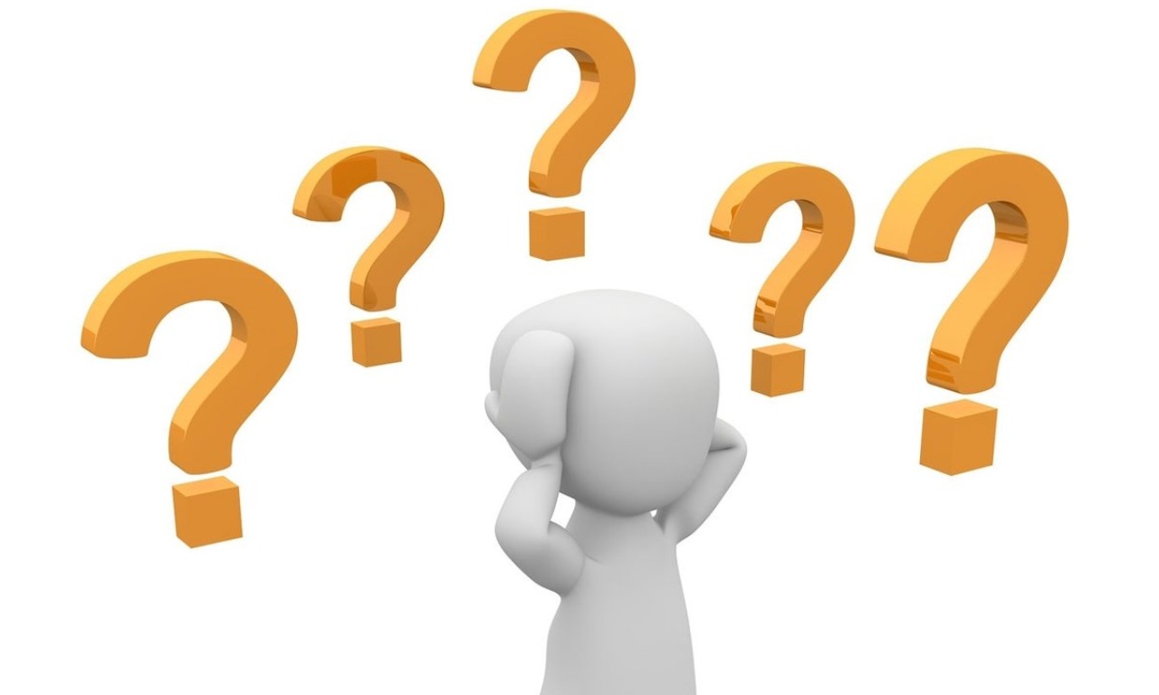 حل لغز انشدك عن بنتن لها الناس عشاق .. عشاقها شابو وضلت هي صبية